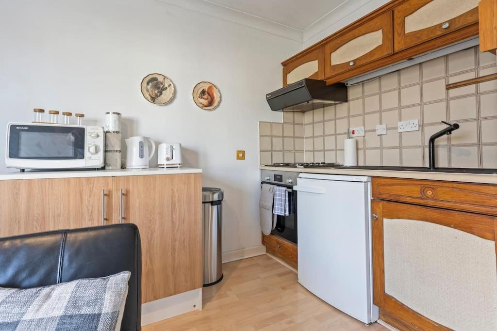 1-Bedroom Apartment With Free Private Parking - Canary Wharf Londres Exterior foto